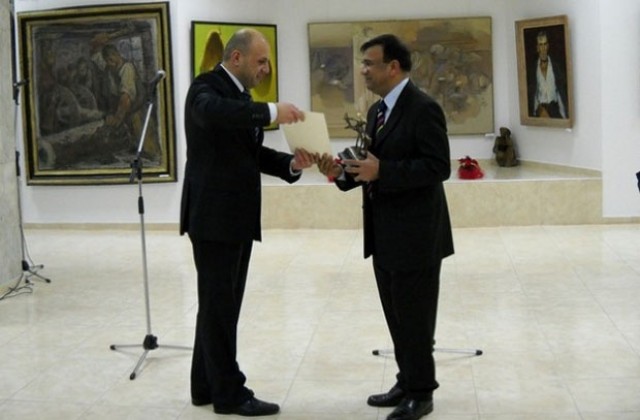 Мохамед Латиф Надим е носителят на Златен Хирон 2009