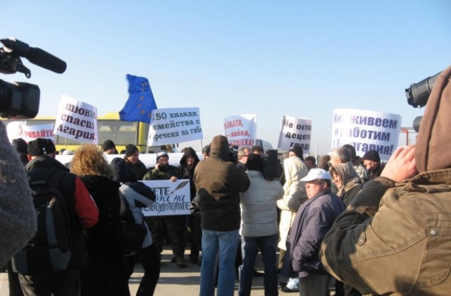 Протестите на тютюнопроизводителите продължават и утре
