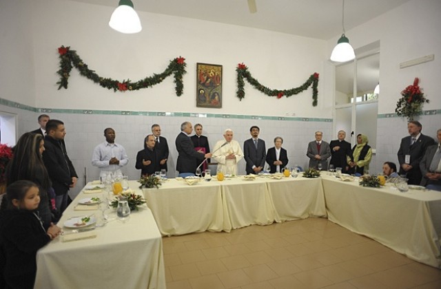 Папа Бенедикт XVI посети кухня за бедни в Рим