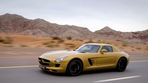 Mercedes създаде златен SLS AMG