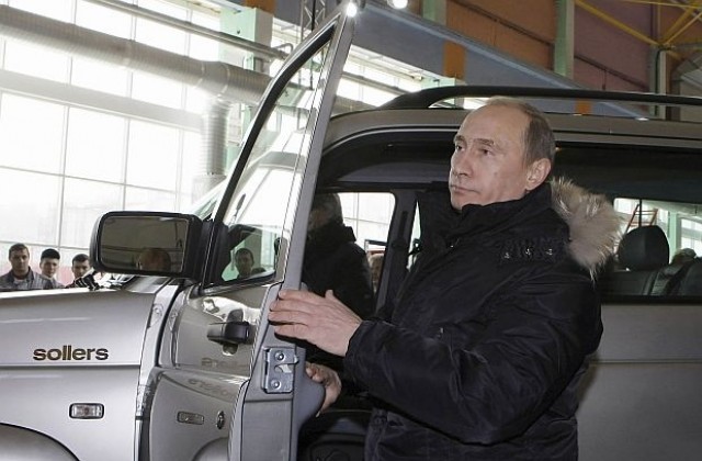 Путин продава на Берлускони кола с 10% отстъпка
