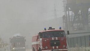 Пожар бушува в тревни площи край София