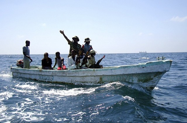 Сомалийските пирати отвлякоха индонезийски танкер