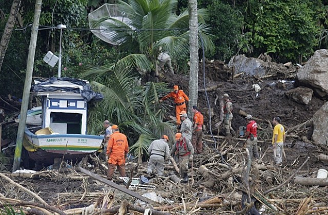 Кални свлачища и наводнения убиха над 60 души в Бразилия