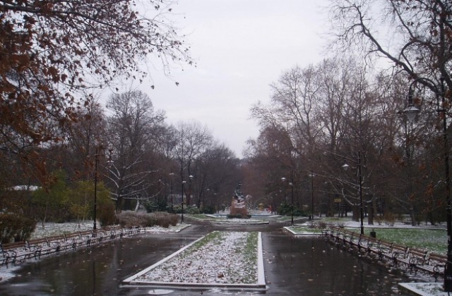 Сняг и във Варна, очаква се засилване на трафика