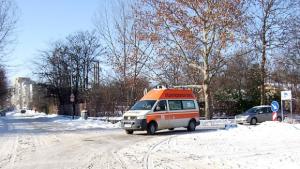 Опесъчават заледени участъци в Търговищко