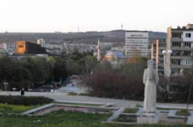 Почитат Ботев в Разград днес