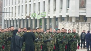 Осветиха бойните знамена