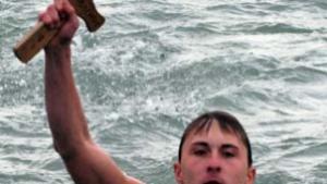 18годишен извади за втора поредна година богоявленския кръст