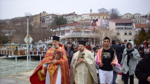 20годишен извади кръста в Балчик