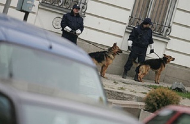 Протестираха срещу застрояването около руската църква