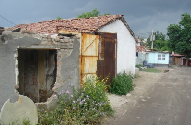 Емисари сондират ромски квартал за създаване на политическа партия