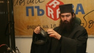 Отец Никанор Кризата ще си ходи на приливи и отливи