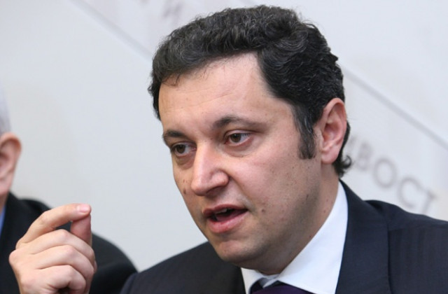 Янев: Бойко Борисов да спре да се оправдава