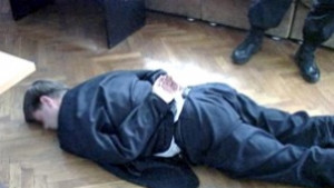 Задържаха криминално проявени обявени за издирване