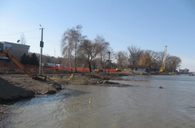 Река Дунав при Лом спадна с 5 см