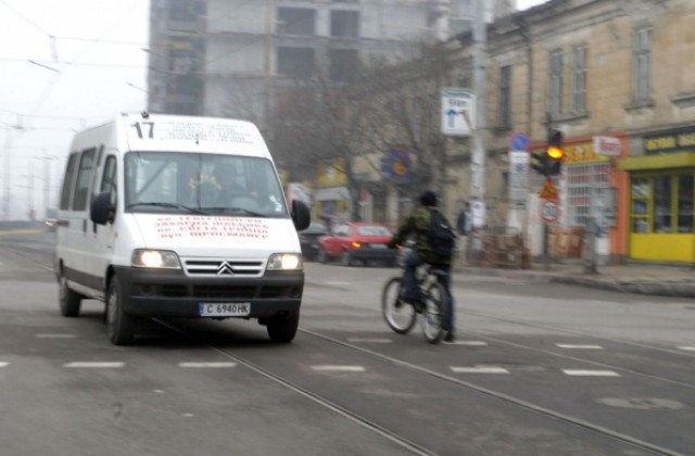 Червени общинари оспориха намаляването на таксата за маршрутки в София