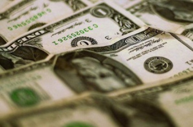 Полиция откри 66 млн. фалшиви долара след щедър бакшиш