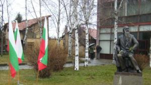 Готов е новият паметник на Майстора в Шишковци