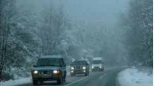 20 см сняг на Шипка продължава да вали