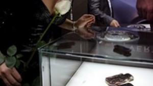 Versace пуска свой мобилен телефон
