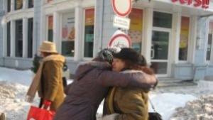 Безплатни прегръдки раздаваха в центъра на Русе