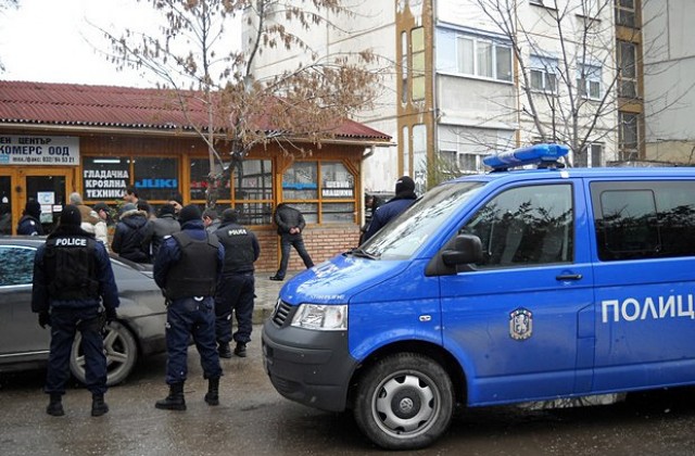 Четирима задържани при спецакция в Пловдив