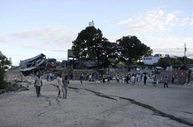 1011 граждани на ЕС изчезнали след труса в Хаити, 35 са загинали