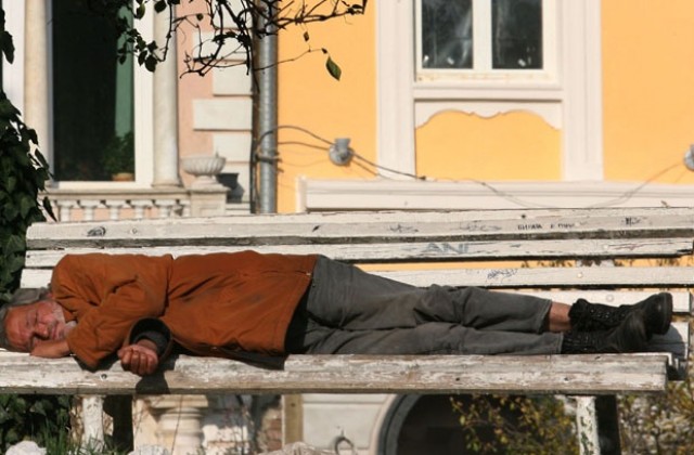 Прибират бездомните в София заради студа