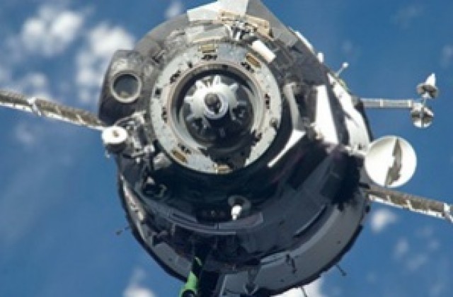 Астронавт изпрати първото съобщение в Туитър от космоса