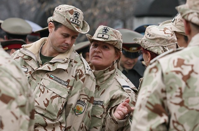 Николай Младенов се среща с българските воини в Кандахар