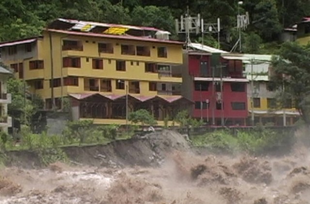 Евакуираха близо 2000 туристи от Мачу Пикчу