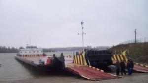 35тонен камион пропадна в канал на фериботния терминал