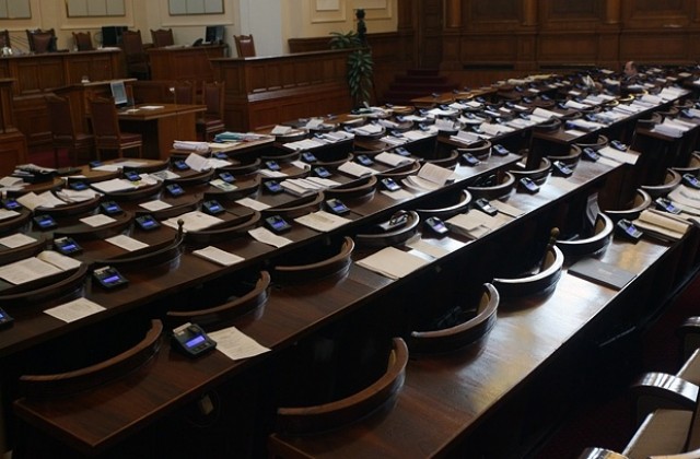 Парламентът гласува промените в кабинета
