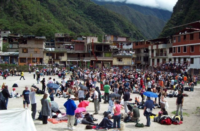 Близо 2000 туристи остават блокирани край Мачу Пикчу