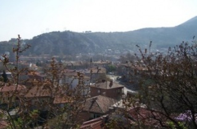 Изграждат подпорна стена на свлачище в Асеновград