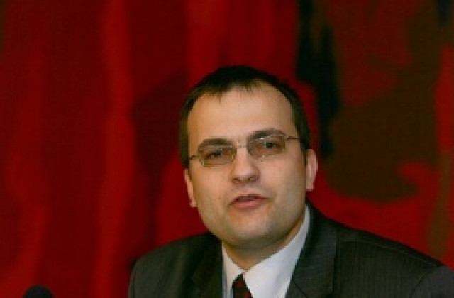 ДКЕВР да е с по-малко членове, а заседанията да са открити иска М. Димитров