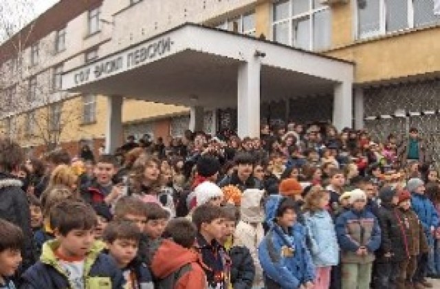 Намаляват учениците в област Русе