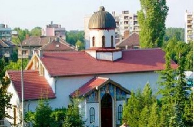 В Димитровград позлатяват кубето на църквата?
