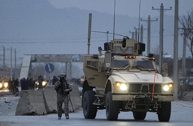 Български войник спря нерегламентирано влизане на камион в база Кандахар