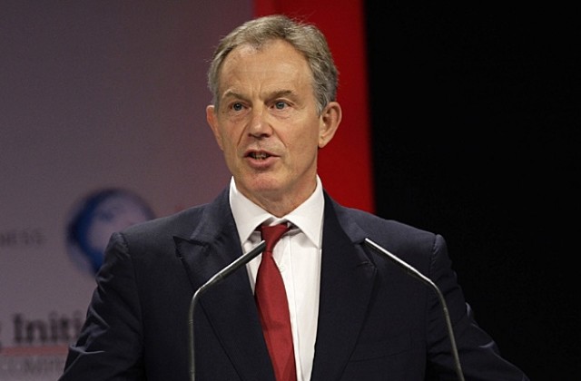 Тони Блеър отговаря пред комисия за влизането на Лондон в иракската война