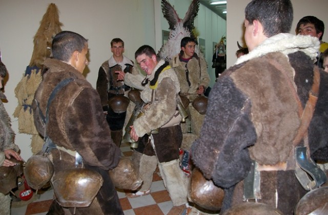 Международен фестивал на маскарадните игри започва в Перник