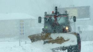 49 машини и автомобили почистват републиканските пътища в областта