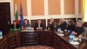 Показват картини на Вазарели в Сливен