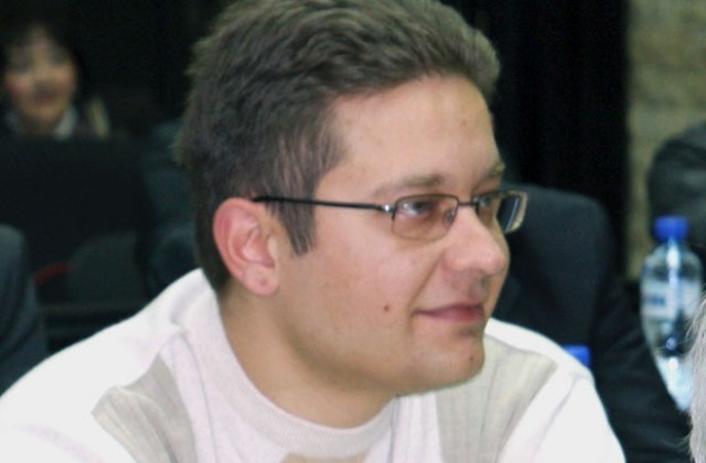 Елезов пита Паскалев за отхвърления абонамент от 480 лева за Синя зона