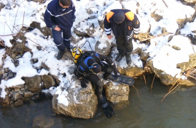 Водолази претърсваха Янтра в Габрово