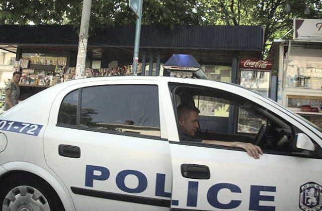Полицаи отказаха подкуп от 50 лева