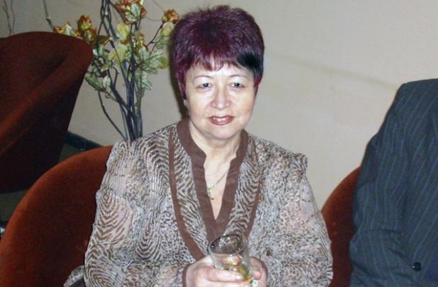 Общинският служител с най-дълъг стаж Стоянка Стоянова почерпи колеги за 60-годишен юбилей