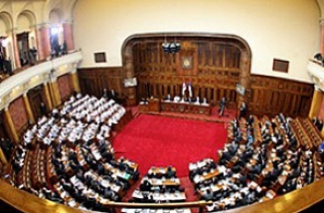 Министър се извини на журналист, на когото удари плесница