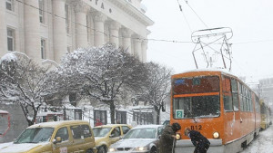 Затруднено е движението по основни булеварди в София